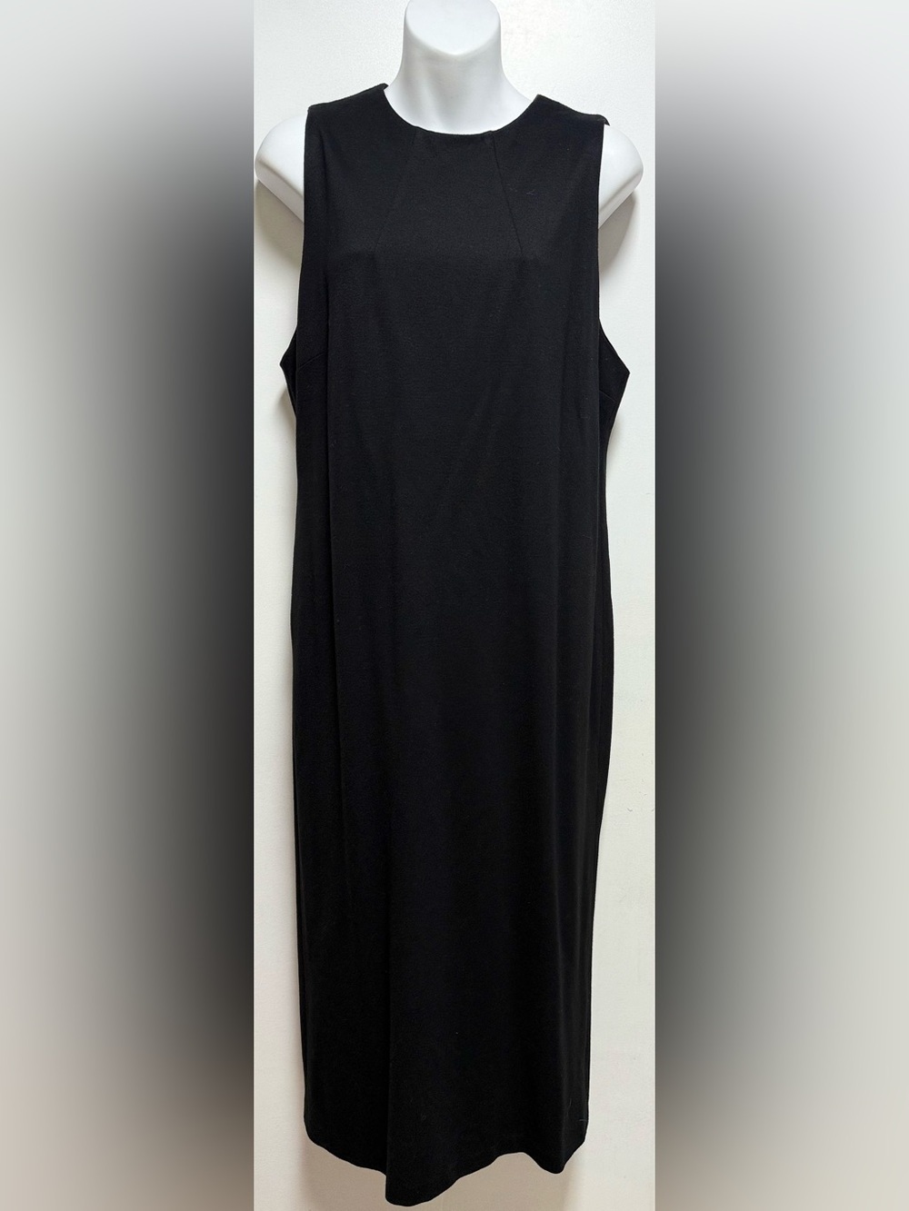 Tahari Black Sleeveless Shift Dress
